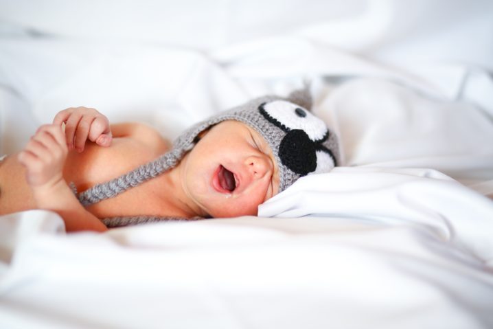 赤ちゃんの熱が下がらない！乳児の発熱の症状と6つの看病方法 はじめてママ
