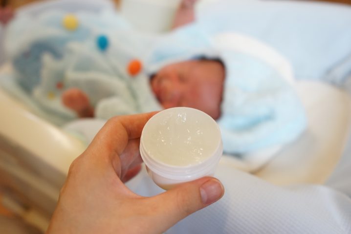 赤ちゃんの乳児湿疹にロコイドはいつまで 期間や塗り方と治らない時の対応 はじめてママ