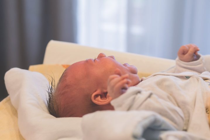 赤ちゃんの高熱が続く！新生児の体温が40度近い時の10の対処法 はじめてママ